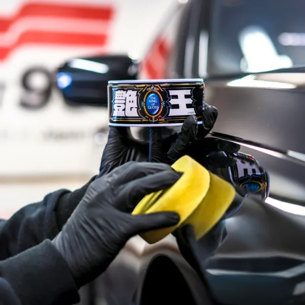 Soft99 The King of Gloss Black & Dark 300g - wosk do ciemnych lakierów